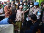 warga-sidoarjo-antre-minyak-goreng-murah.jpg