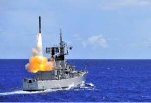 Mulatto va yapon ayollar bilan porno