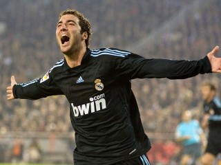 Juventus Nekad Bergerilya ke Keluarga Higuain - higuain.jpeg