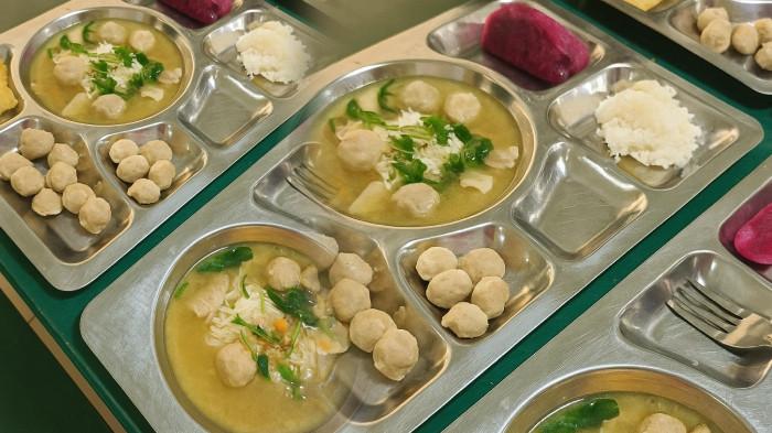 3 Temuan Parah Keracunan MBG: Ayam Dibeli Sabtu Dimasak Rabu, Pencucian Wadah Jorok di Air Keruh