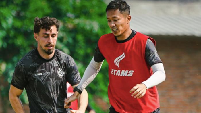 Berita Arema FC Hari Ini Populer: Penyebab Batal Layani Klub Luar Negeri, Bos IB Turun Gunung