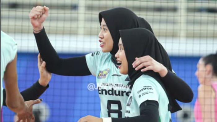 TOP SKOR PROLIGA - Pevoli putri Jakarta Pertamina Enduro, Megawati Hangestri bersorak bersama rekannya usai cetak poin pada Pekan kedua Proliga 2026 di GOR Voli Indoor Sport Center, Medan, Sumatra Utara, Minggu (18/1/2026). Berdasarkan data terbaru usai seri kedua di Medan, Megawati menjadi satu-satunya pevoli lokal yang mampu menembus dominasi pemain asing dalam daftar 10 besar top skor sektor putri.