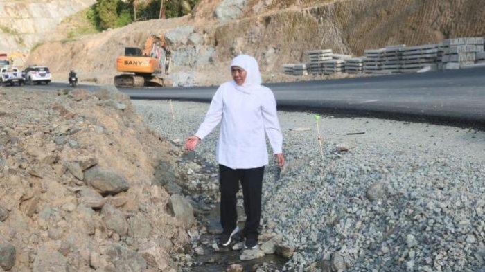 Gubernur Khofifah Janjikan Jalan Rusak di Puger Jember Rampung Diperbaiki dalam Waktu Tiga Bulan