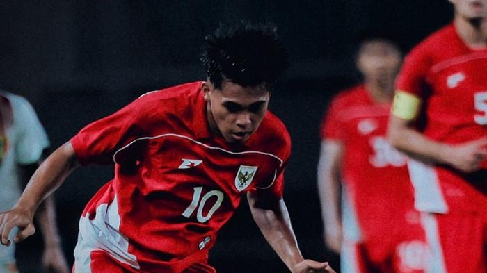 UJI COBA - Duel Timnas Indonesia U-22 vs Mali berlangsung di Stadion Pakansari, Bogor, Jawa Barat, Sabtu (15/11/2025) malam.