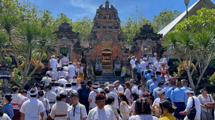 GALUNGAN DI  Pura Luhur Dwijawarsa MALANG