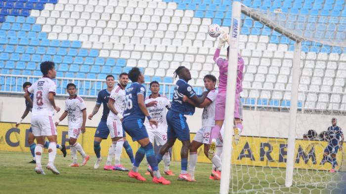 Hasil Akhir Arema FC Kalah 1-3 dari Bali United, Julian Guevara dan Dewangga Kartu Merah