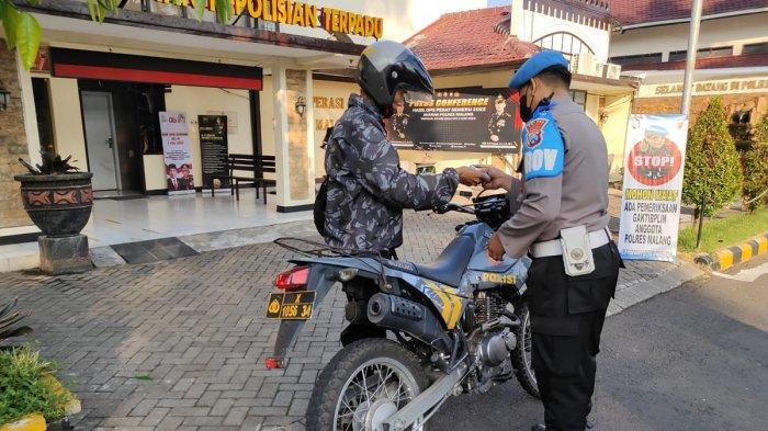 Cegah Penyalahgunaan Narkoba, Propam Polres Malang Gelar Tes Urine Dadakan