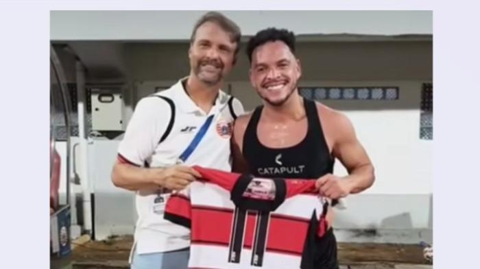 Pelatih Persija Mauricio Souza dapat Oleh-oleh Dua Jersey Seusai Hadapi Madura United