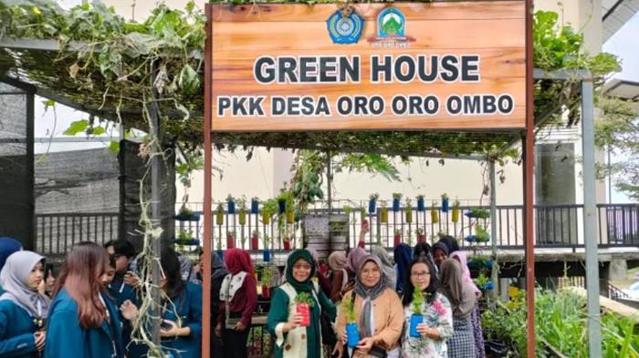 Perempuan Desa Oro-oro Ombo Kota Batu Jadi Penggerak Greenhouse Berbasis Toga
