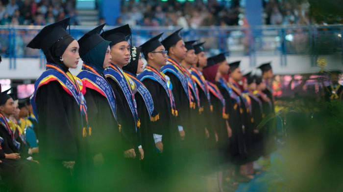Polinema Wisuda 830 Mahasiswa, Tegaskan Komitmen Jadi Kampus Transformatif dan Berdampak