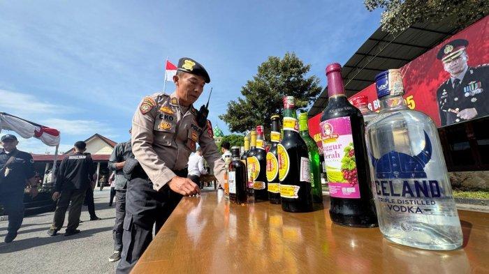 Jelang Lebaran 2025, Polres Kediri Musnahkan Ribuan Botol Miras Hasil Operasi Pekat Semeru 2025