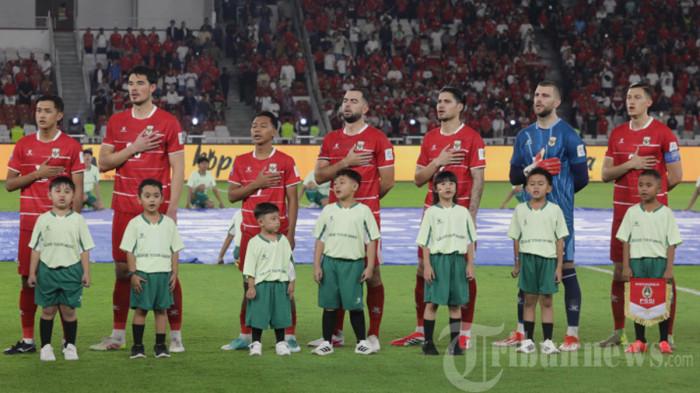 FIFA SERIES - Pesepak bola Timnas Indonesia menyanyikan lagu Indonesia Raya sebelum melawan Timnas St Kitts and Nevis pada laga FIFA Series di Stadion Gelora Bung Karno, Senayan, Jakarta, Jumat (27/3/2026).
Timnas Indonesia kalah di ranking FIFA dari Bulgaria namun memiliki nilai skuad lebih tinggi.