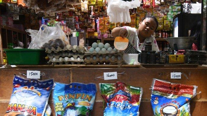 Pasca Libur Lebaran 2024, Harga Bahan Pokok di Pasar Keputran Surabaya Kembali Normal - Usaha-beras-foto-Pasar-Harga-Terbaru-Surabaya.jpg