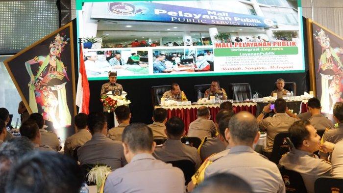 Bupati Banyuwangi Abdullah Azwar Anas Berbagi Pengalaman Inovasi Layanan ke Polres Se-Jawa Timur