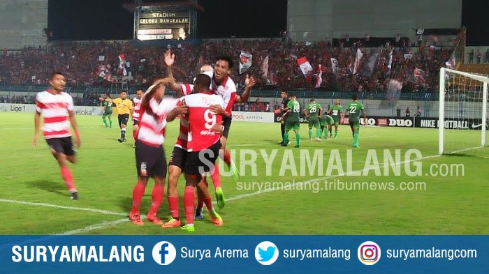 Laga Masih Berlangsung, Odemwingie dan Greg Buat MU Unggul Sementara atas PS TNI