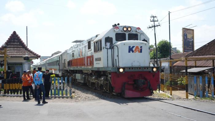 Hati-hati, Dulur! Ada Banyak Titik Perlintasan Kereta Api di Jember yang Tidak Terjaga