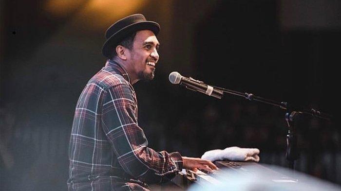 Lirik Lagu Kasih Putih - Glen Fredly Lengkap dengan Chord Gutar Versi Mudah untuk Pemula