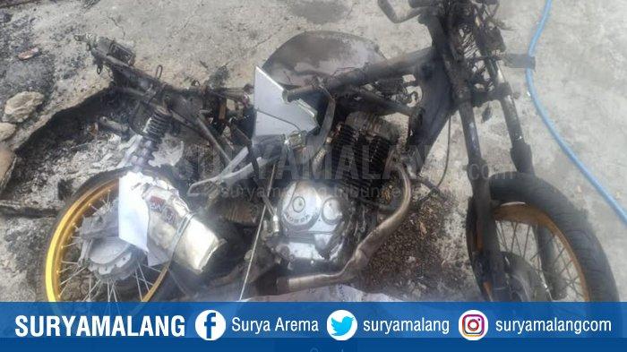 Motor Milik Remaja di Gresik Hangus Terbakar, Kecelakaan Lalu Lintas Tabrak Truk dari Belakang