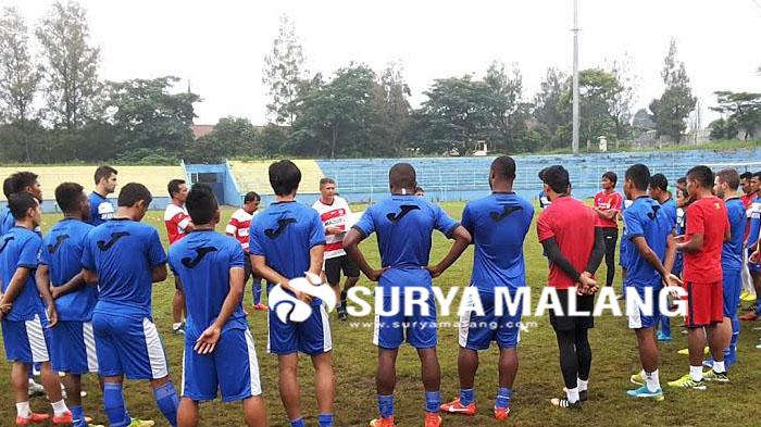 Uji Coba Tidak Berjalan, MU Tinggalkan Batu