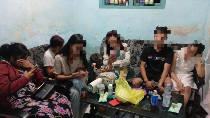 Polsek Singosari Gerebek Rumah Kontrakan di Desa Rogonoto, 9 Orang Diamankan Termasuk 1 Siswi SMP