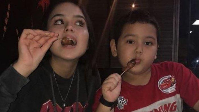 Aksi Adik Laura Anna Tertidur Pulas di Dekat Abu Jenazah Mantan Gaga Muhammad, Ternyata Demi Hal Ini