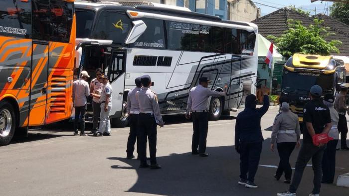 Puluhan Kendaraan Jalani Ramp Check di Terminal Kota Batu, Ditemukan Kendaraan yang Tak Laik Jalan