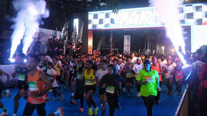 START - Peserta Emba Jetbus Run 2026 Kota Malang mengawali lari mereka dari garis start, Minggu (18/1/2026)
Kemeriahan acara tahun ini lebih seru dibanding tahun sebelumnya.