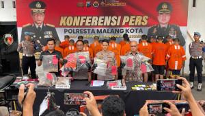 17-tersangka-perusakan-Mako-Polresta-Malang-Kota-serta-pembakaran-dan-perusakan.jpg