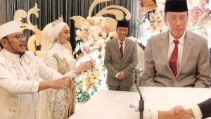 3-Momen-Menarik-Jokowi-di-Pernikahan-Wali-Kota-Tegal-Dedy-Yon-Tahan-Tawa-Lihat-Tepuk-Sakinah.jpg