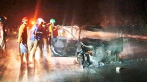AVANZA-HANGUS-MALANG-TOL-mOJOKERTO.jpg