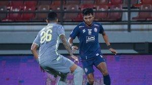 Arema-FC-Dedik-Setiawan-Persebaya-Surabaya-Stadion-Kapten-I-Wayan-Dipta-Bali.jpg