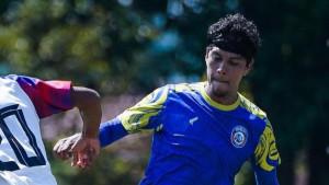 Arema-FC-asal-Brasil-Betinho-saat-menjalani-latihan-bersama-rekan-setimnya.jpg
