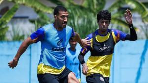 Arema-FC-saat-menggelar-latihan-di-Lapangan-ARG-Soccer-Field-Lawang-Kabupaten-Malang.jpg