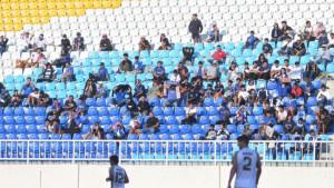Aremania-suporter-Arema-FC-saat-menyaksikan-laga-vs-Dewa-United-Stadion-Kanjuruhan.jpg