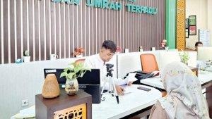 BERKAS-Calon-jemaah-haji-mengumpulkan-berkas-administrasi-untuk-pemberangkatan-haji-tahun.jpg