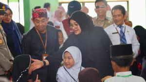 Bupati-Banyuwangi-Ipuk-Fiestiandani-berkunjung-ke-Sekolah-Rakyat-Terinterasi-46.jpg