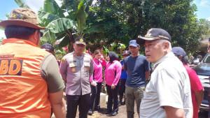 Bupati-Malang-Sanusi-meninjau-banjir-di-Desa-Sitiarjo-Kecamatan-Sumbermanjing-Wetan.jpg