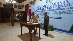 Bupati-Tulungagung-Gatut-Sunu-Wibowo-Rektor-Universitas-Airlangga-Muhammad-Madyan.jpg
