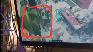 CCTV-menunjukkan-aksi-dua-orang-maling-di-SMKN-1-Trenggalek-Jalan-Brigjen-Soetran.jpg