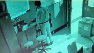 CCTV-yang-menunjukkan-pelaku-AM-saat-beraksi-mencuri-di-kantor-tempatnya-bekerja-KOTA-MALANG.jpg