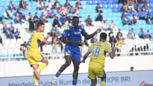suryamalang/Duel-Arema-FC-vs-Persib-Bandung-di-Stadion-Kanjuruhan-Kabupaten-Malang-Senin-2292025.jpg