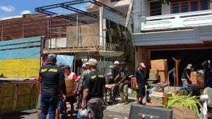 Eksekusi-pengosongan-rumah-di-Jalan-Indragiri-II-Kecamatan-Blimbing-oleh-PN-Kota-Malang.jpg