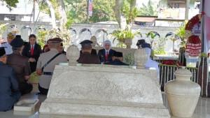 Gubernur-Jawa-Timur-Khofifah-Indar-Parawansa-ziarah-ke-Makam-Bung-Karno-di-Kota-Blitar.jpg