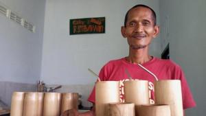Harun-aktivis-lingkungan-Kecamatan-Kedungwaru-Tulungagung-Warung-Kopi-Taman-Puring.jpg