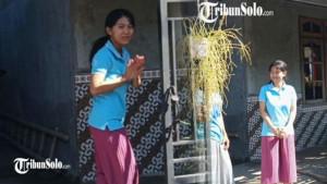 Hidup-Tita-Delima-Perawat-Resign-Kerja-Didugat-Rp120-Juta-Rumah-di-Gang-Sederhana-Ayah-Meninggal.jpg