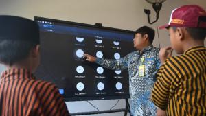 Interactive-Flat-Planel-SD-Negeri-2-Mangunrejo-Kecamatan-Kepanjen-Kabupaten-Malang.jpg