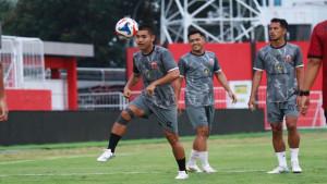 JELANG-MADURA-UNITED-V-MALUT.jpg