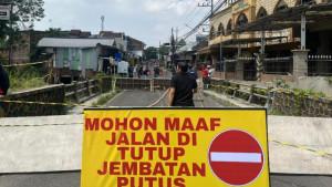 Jembatan-Sonokembang-di-Jalan-Simpang-Utara-Sulfat-Kota-Malang-ditutup-total.jpg