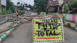 Jembatan-di-Jalan-Cipemali-Kelurahan-Ngadirejo-Kecamatan-Kepanjenkidul-Kota-Blitar-Selasa.jpg
