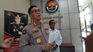 Kabid-Humas-Polda-Jatim-Kombes-Pol-Jules-Abraham-Abast-dan-Direktur-Ditreskrimum-Polda-Jatim.jpg